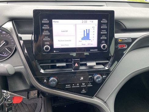 Used 2024 Toyota Camry SE image 16