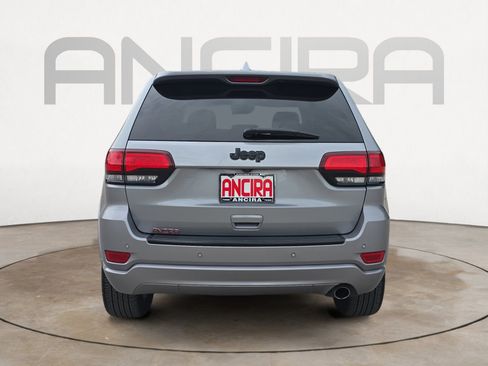Used 2018 Jeep Grand Cherokee Altitude image 9