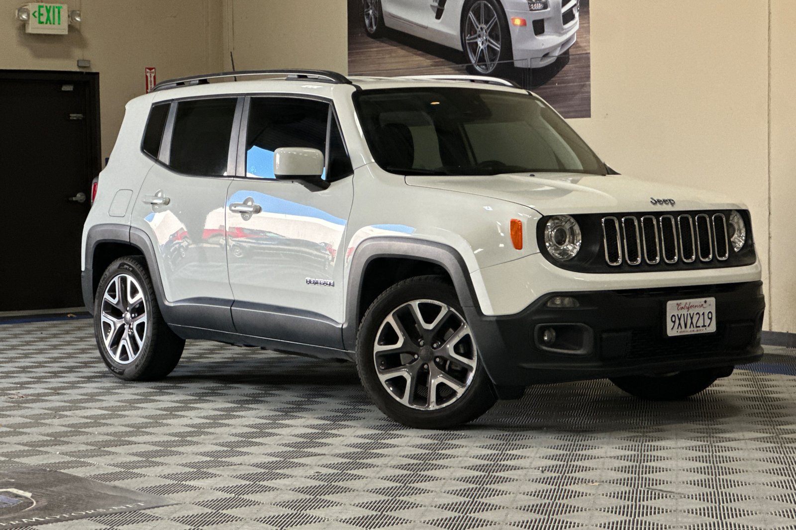 Used 2018 Jeep Renegade Latitude FWD image 2