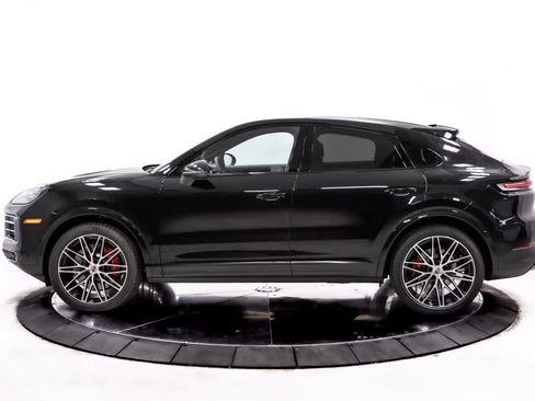 Certified 2026 Porsche Cayenne S AWD/4WD image 2