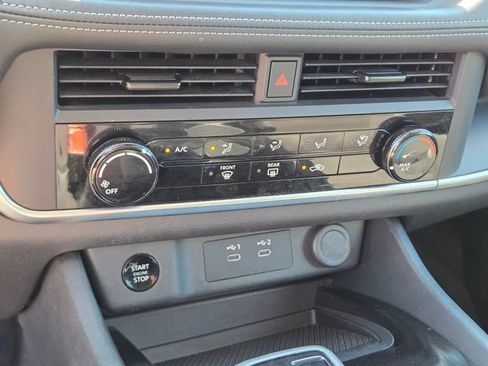 Used 2024 Nissan Rogue S FWD image 30