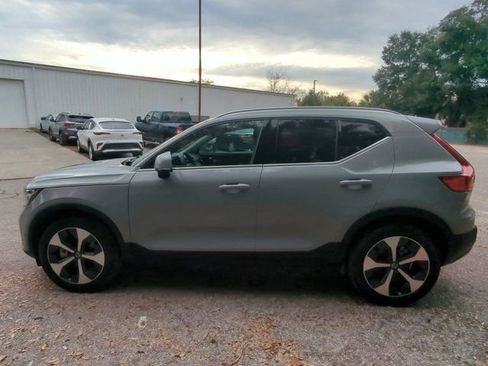 Used 2025 Volvo XC40 B5 Plus image 7