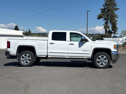 Used 2018 GMC Sierra 2500 SLT w/ Duramax Plus Package AWD/4WD image 8