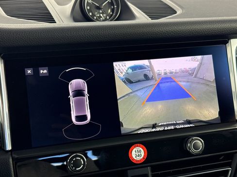 Certified 2025 Porsche Macan image 24