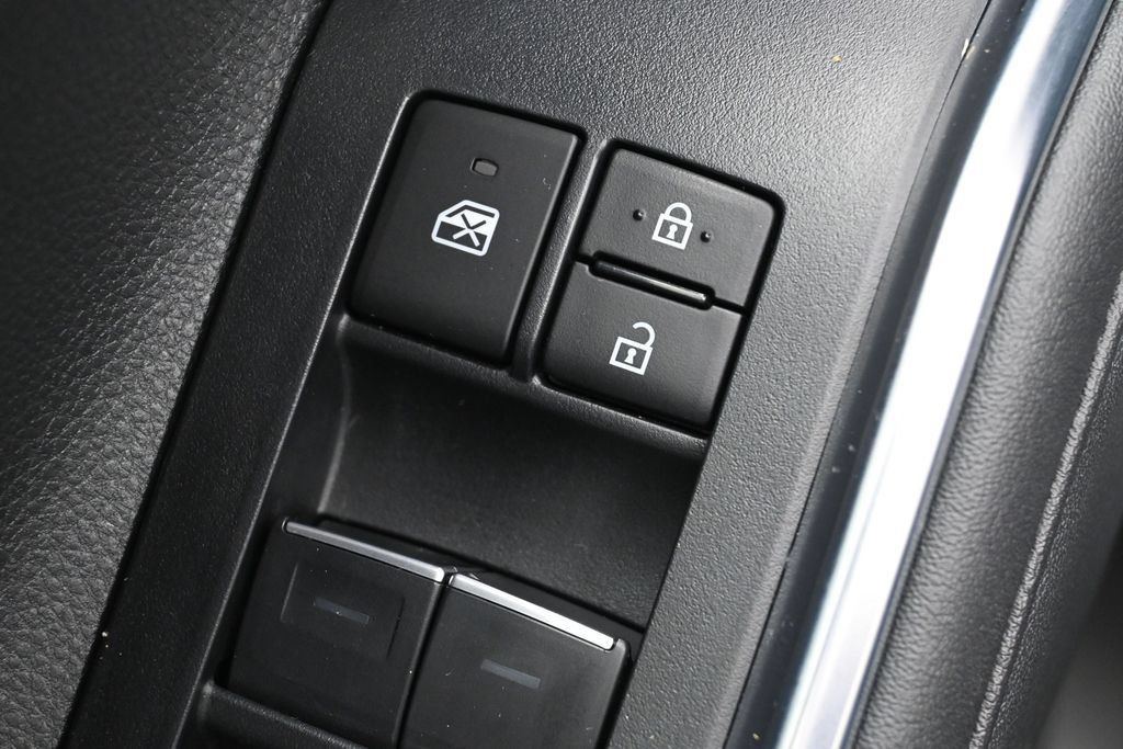 Certified 2024 Toyota Highlander Limited AWD/4WD image 13