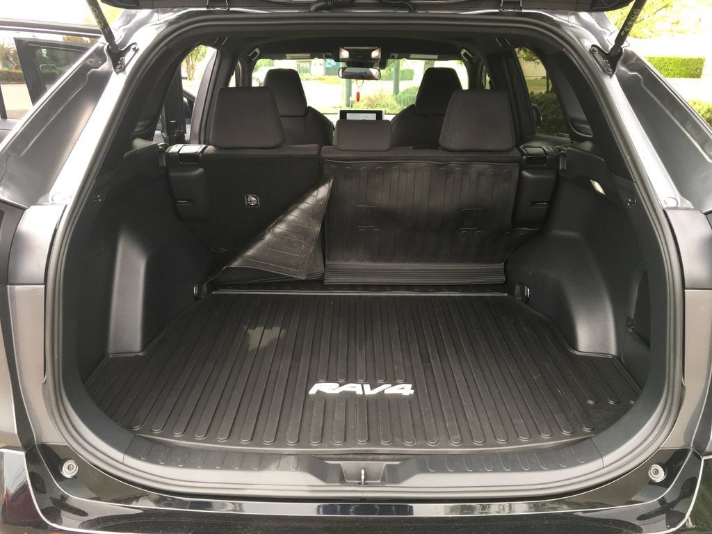 Used 2023 Toyota RAV4 SE w/ SE Grade Weather Package AWD/4WD image 32