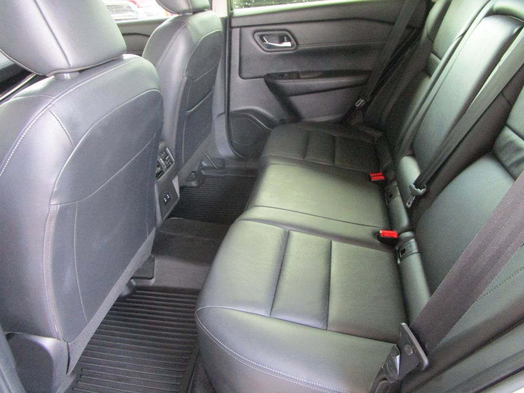Used 2024 Nissan Rogue SL FWD image 19