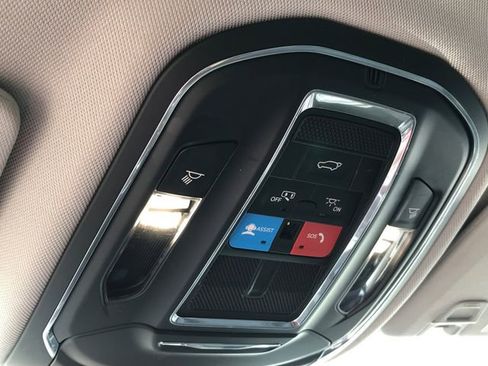 Used 2023 Jeep Grand Cherokee Limited AWD/4WD image 10