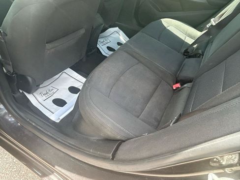 Used 2017 Chevrolet Cruze LT w/ Convenience Package FWD image 9