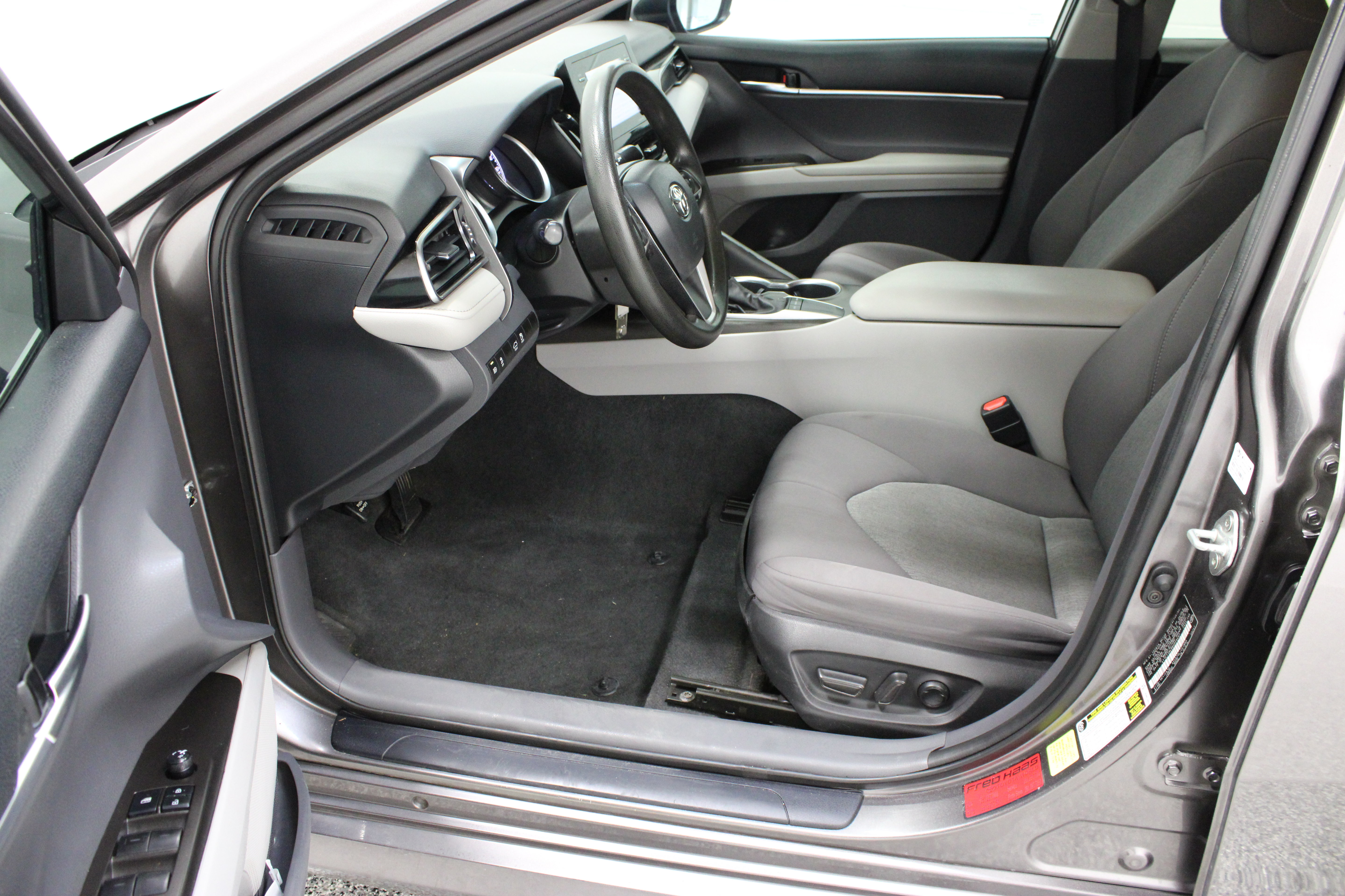 Used 2022 Toyota Camry LE FWD image 14