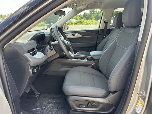 Used 2025 Ford Explorer Active image 12