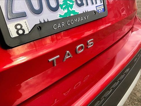 Used 2022 Volkswagen Taos SE w/ Panoramic Sunroof Package image 34