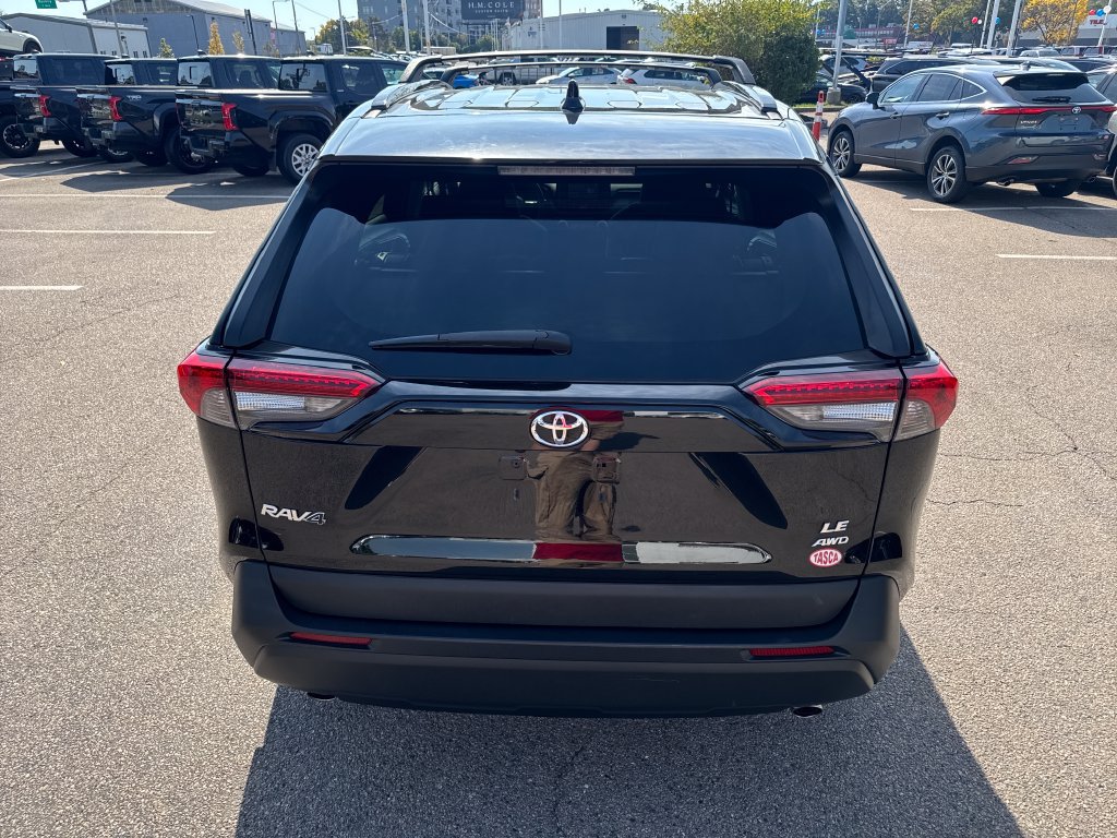 Used 2021 Toyota RAV4 LE AWD/4WD image 6