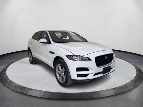 Used 2020 Jaguar F-PACE Premium image 3