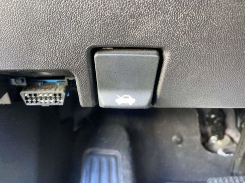 Used 2019 Chevrolet Equinox LT image 30