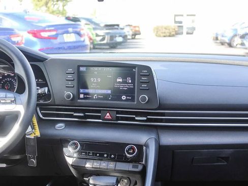 Used 2023 Hyundai Elantra SEL FWD image 17