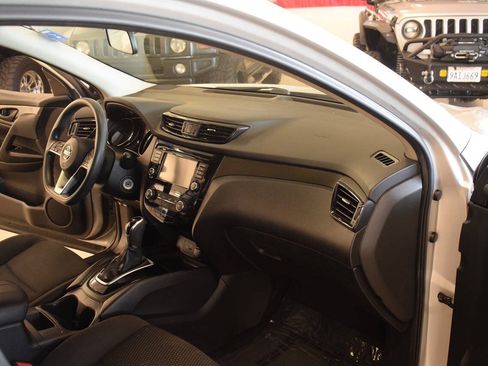 Used 2019 Nissan Rogue Sport S FWD image 44