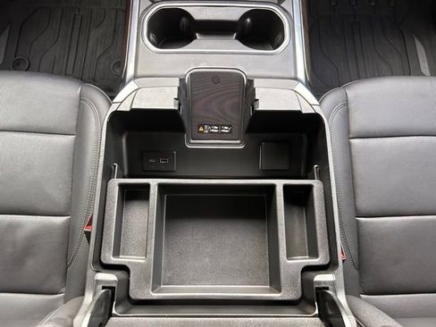 Used 2025 GMC Sierra 3500 SLT w/ SLT Premium Package image 23