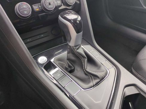 Used 2024 Volkswagen Taos SE image 15