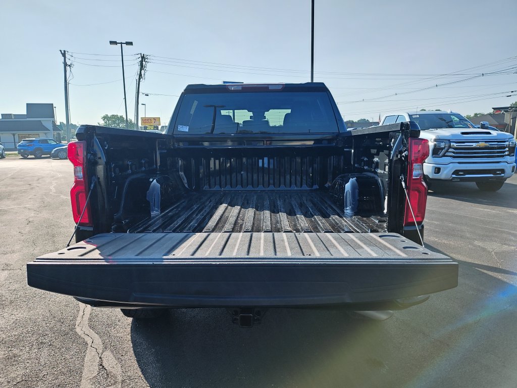Used 2023 Chevrolet Silverado 1500 LT Trail Boss AWD/4WD image 9
