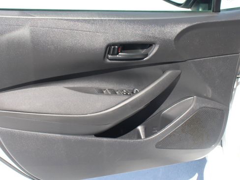 Certified 2022 Toyota Corolla LE FWD image 9