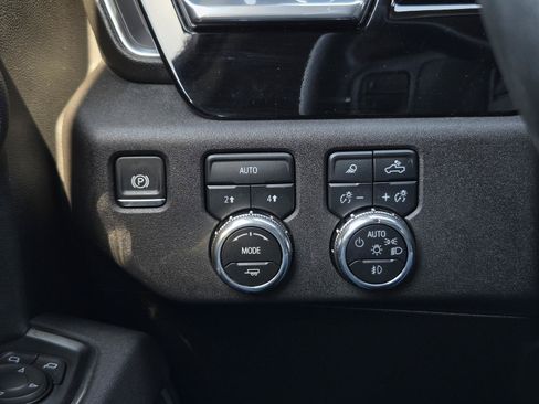 Used 2025 GMC Sierra 1500 SLT AWD/4WD image 23