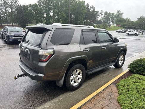 Used 2016 Toyota 4Runner SR5 RWD image 2