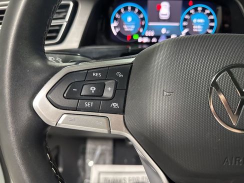 Used 2025 Volkswagen Atlas Cross Sport SE FWD image 20