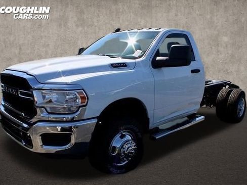 New 2024 RAM 3500 Tradesman w/ Chrome Appearance Group image 5