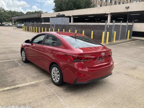 Used 2022 Hyundai Accent SE w/ Cargo Package FWD image 3