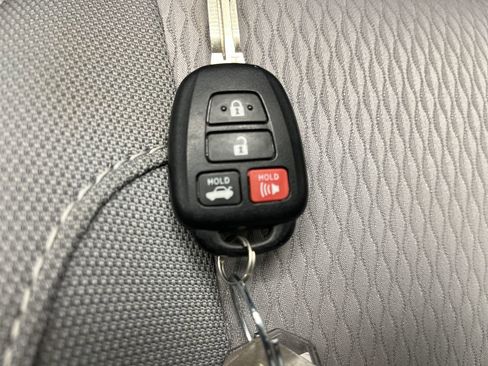 Used 2015 Toyota Corolla LE image 19