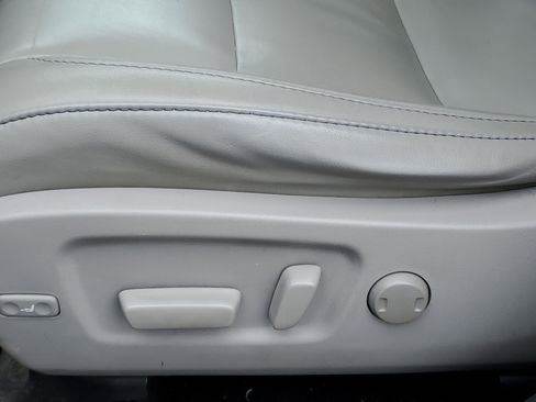 Used 2018 Toyota Highlander XLE image 30