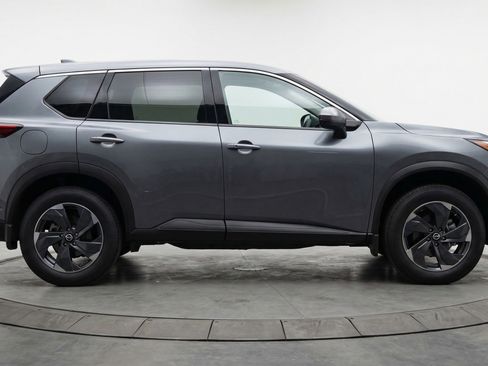 Used 2025 Nissan Rogue SV image 11