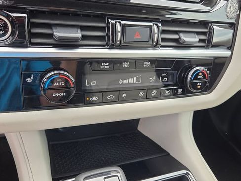 Used 2024 Nissan Pathfinder SV AWD/4WD image 21