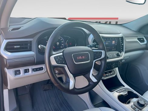 Used 2023 GMC Acadia SLT w/ Technology Package AWD/4WD image 9