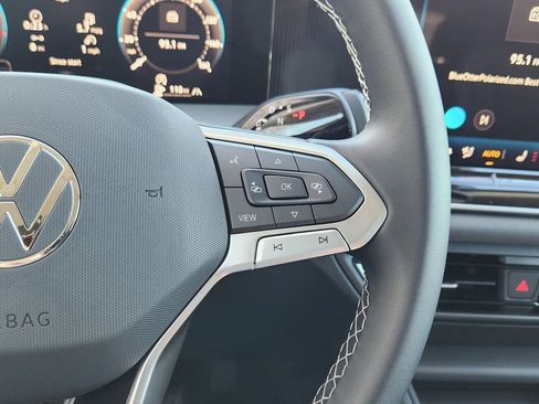 New 2026 Volkswagen Tiguan SE image 17