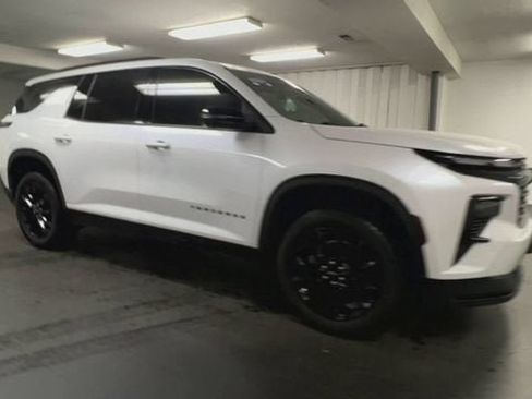Certified 2024 Chevrolet Traverse LT w/ Midnight/Sport Edition FWD image 2