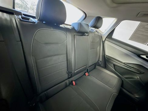 Used 2022 Volkswagen Taos SE image 25