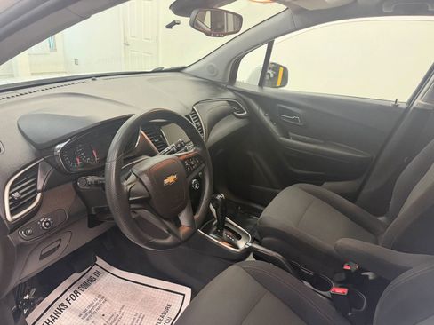 Used 2019 Chevrolet Trax LS image 14