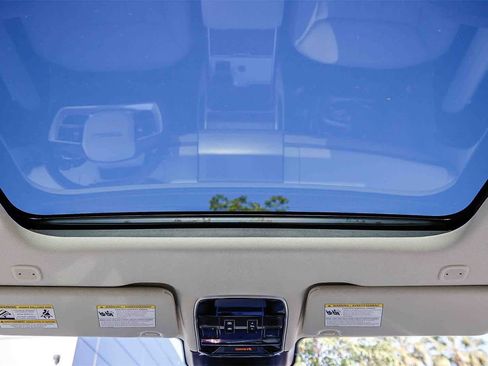 New 2026 Land Rover Range Rover SE image 16