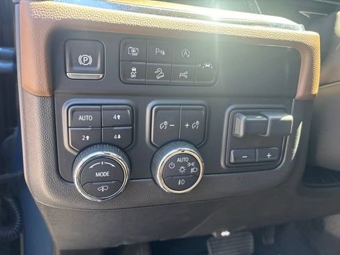 Used 2025 Chevrolet Tahoe High Country AWD/4WD image 18