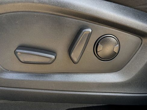 Used 2023 Ford Explorer XLT image 24