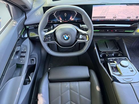 Certified 2025 BMW 530i xDrive w/ Premium Package AWD/4WD image 28