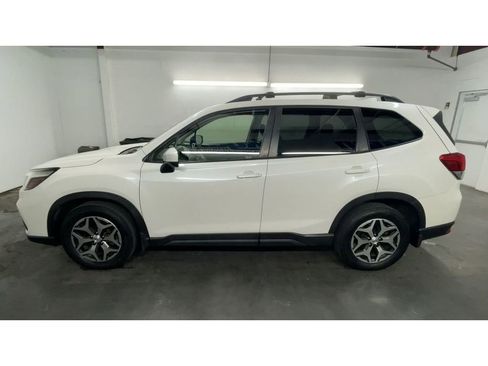 Used 2019 Subaru Forester Premium image 5