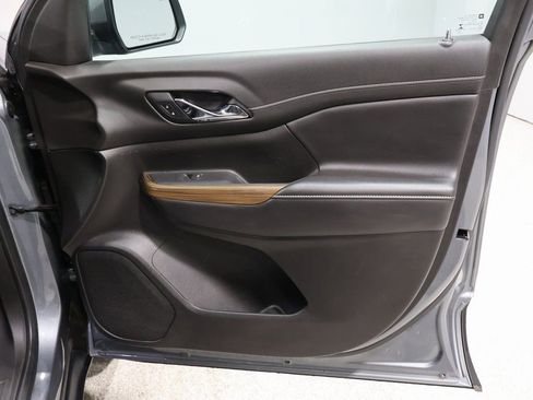 Used 2021 GMC Acadia SLE w/ Driver Convenience Package image 25