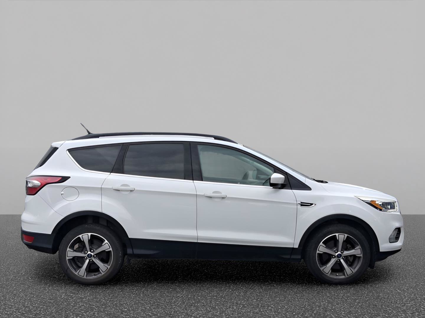 Used 2017 Ford Escape SE w/ Equipment Group 201A AWD/4WD image 4