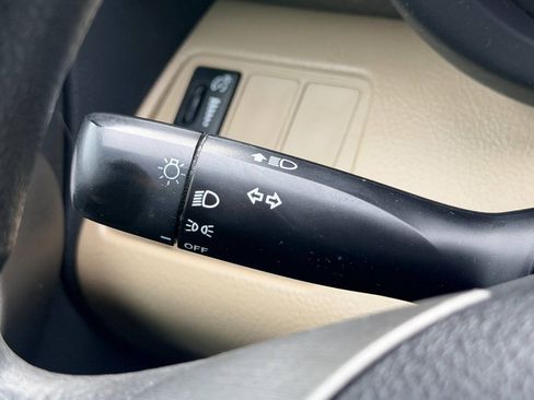Used 2012 Toyota RAV4 FWD w/ Value Pkg image 31