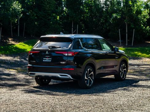 New 2025 Mitsubishi Outlander AWD image 8