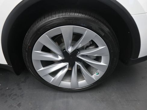 Used 2026 Tesla Model Y 2WD image 21