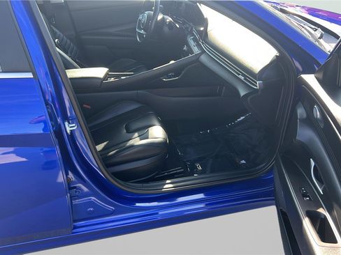 Used 2025 Hyundai Elantra Limited FWD image 13